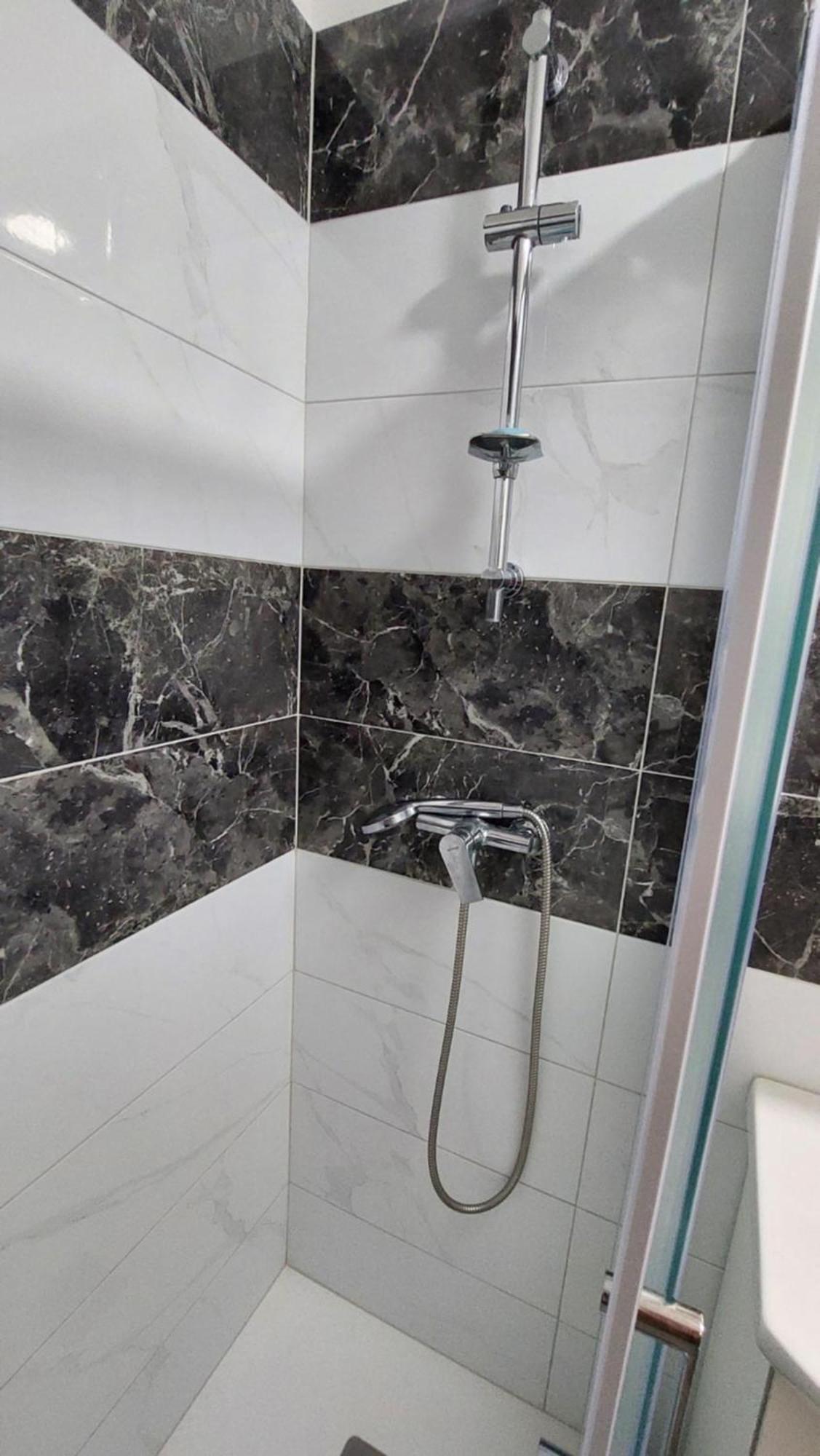 Room With Private Toilet And Balcony In City Center In Shared Apartment Split Exterior photo